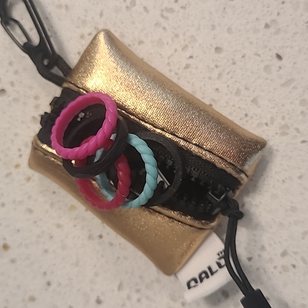 GUC size 5 QALO silicone rings and case